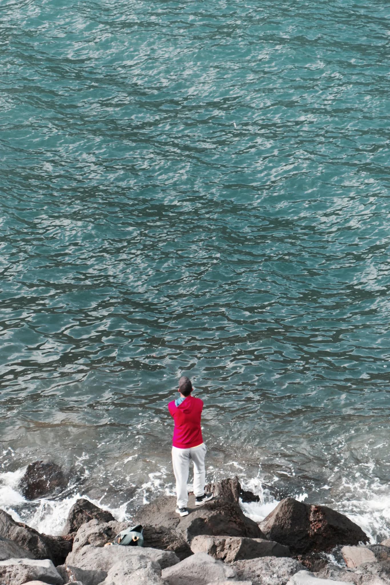 Bajo La Roca, El Mar