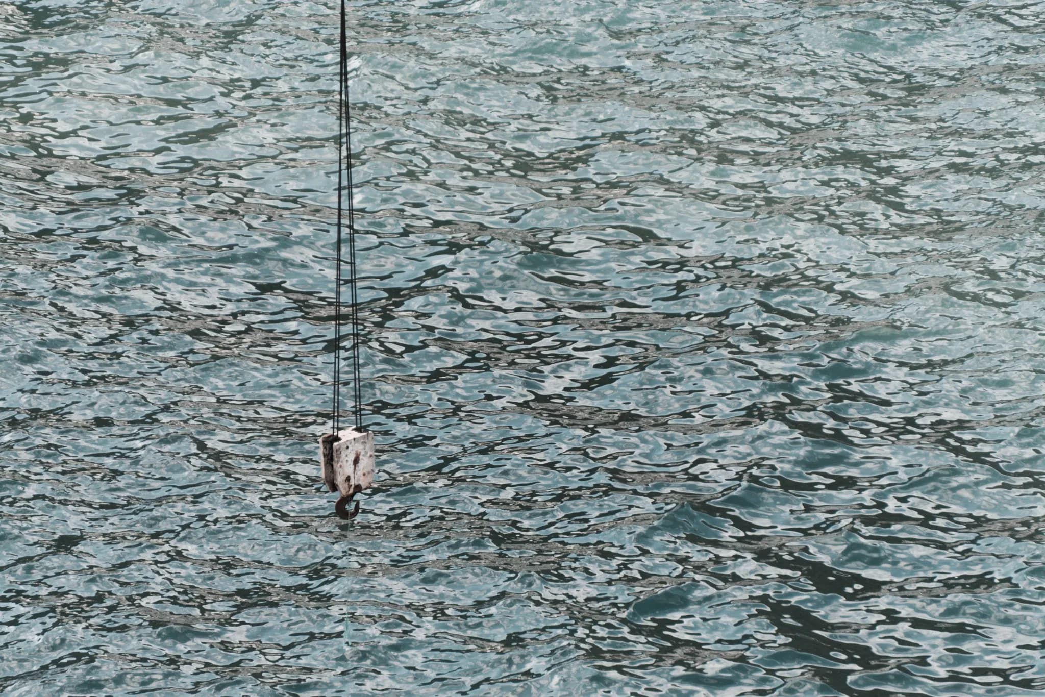 Bajo La Roca, El Mar
